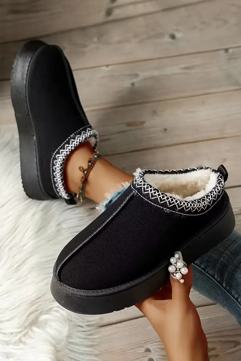 Black Faux Suede Embroidered Detail Plush Lined Platform Slippers