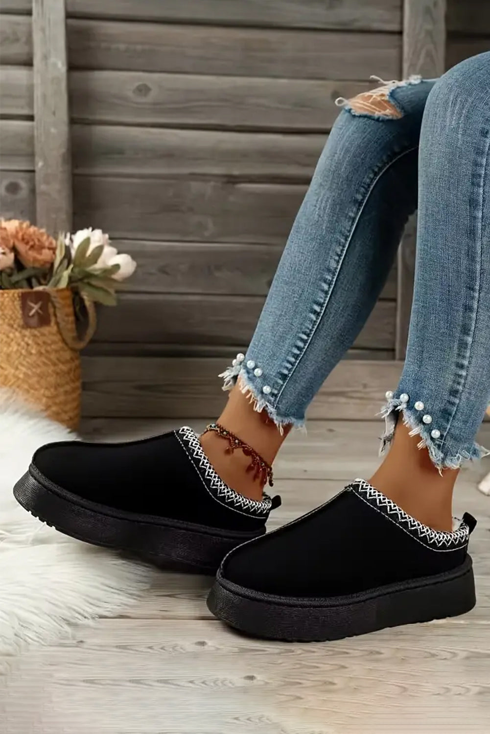 Black Faux Suede Embroidered Detail Plush Lined Platform Slippers
